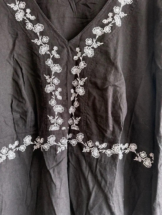 Sag Harbor Black Linen-Blend Top with Subtle Texture - Picture 2 of 5